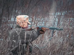 Для контроля популяции хищников в Нижегородской области в 2025 году охотники добыли 60 волков и 215 лисиц